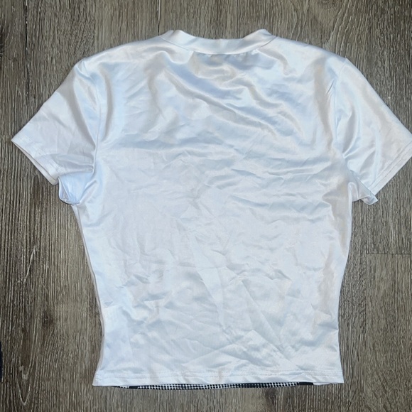 Small polyester, graphic design T-shirt - Picture 3 of 3